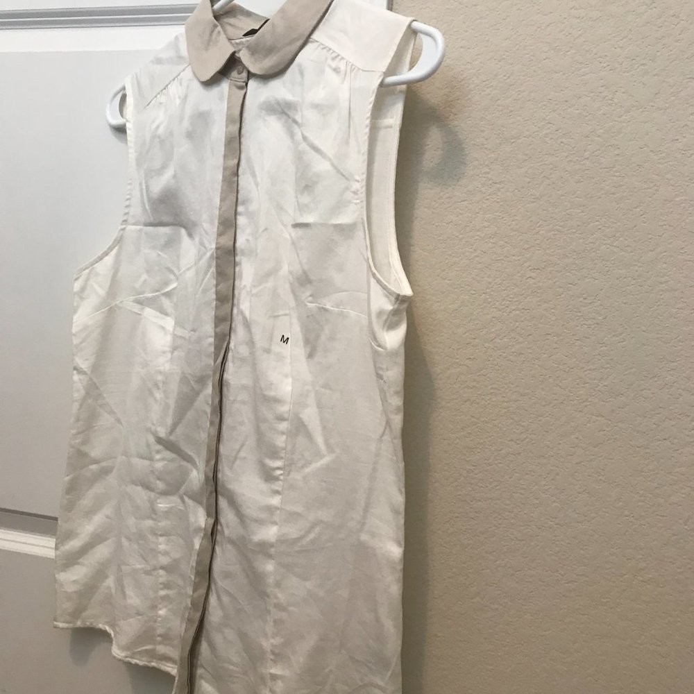 **NWT** Limited White Button Down Sleeveless Blouse
